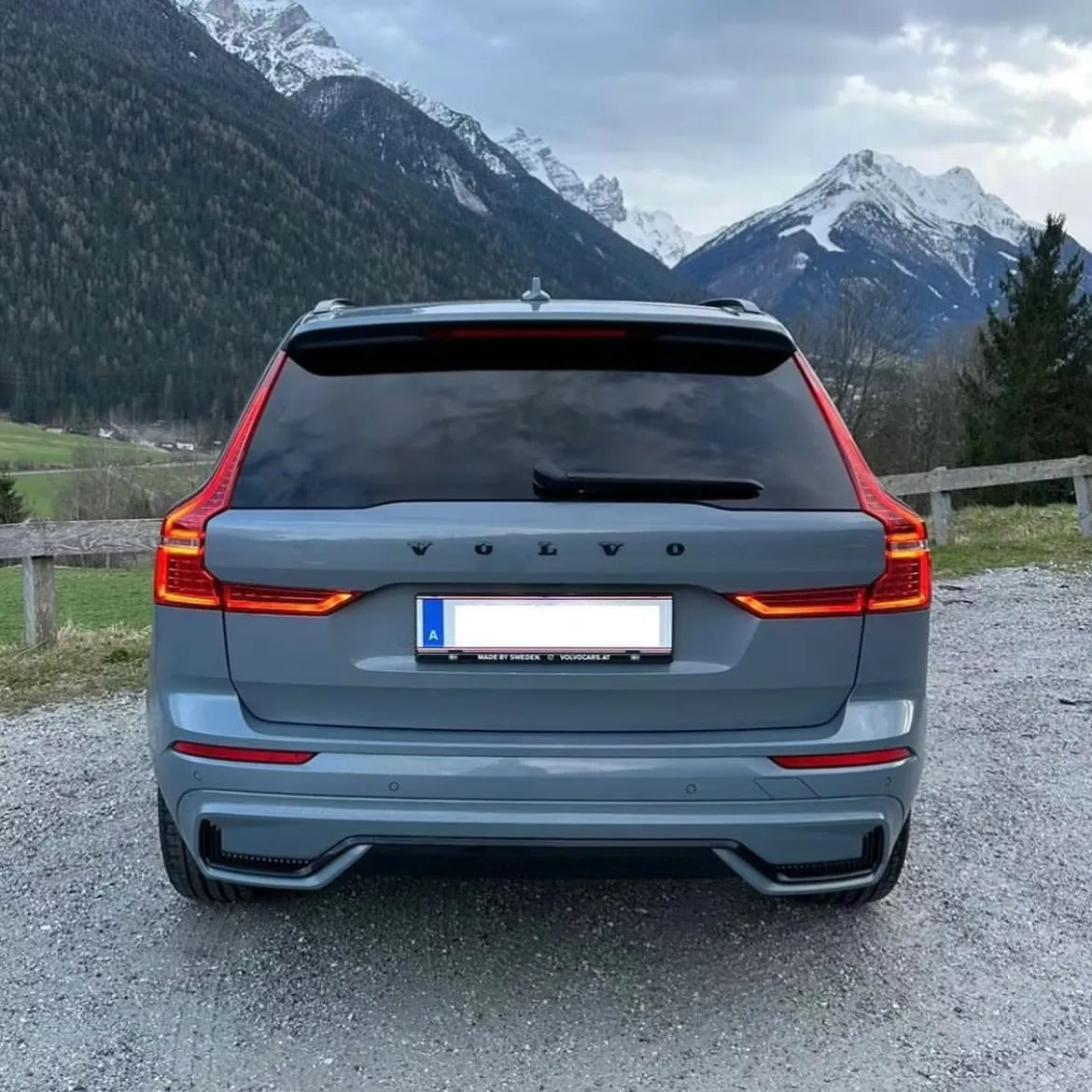 Blanksvart Volvo Emblem Baklucka